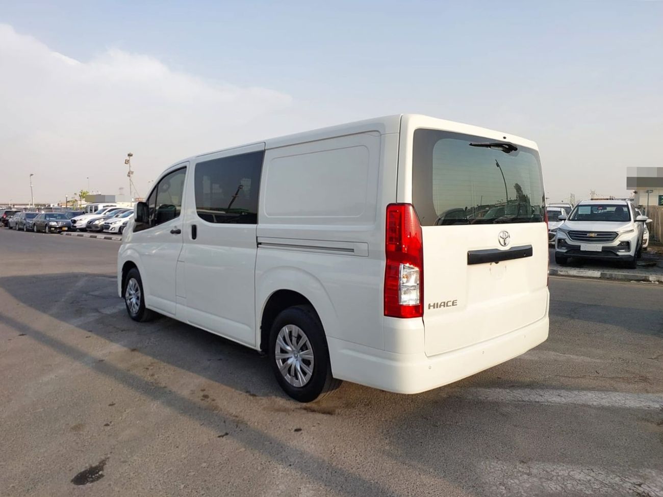 Toyota Hiace TOYOTA HIACE VAN RHD 2021 MODEL 2.8 L DIESEL AUTOMATIC(PM22720)