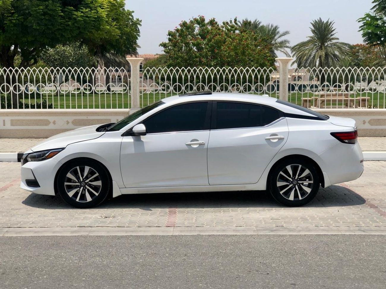 Nissan Sentra SL Nissan Sentra SV 2020-USA top of range ‎نيسان سينترا sv 2020 وارد أعلى مواصفات  2.0L V4