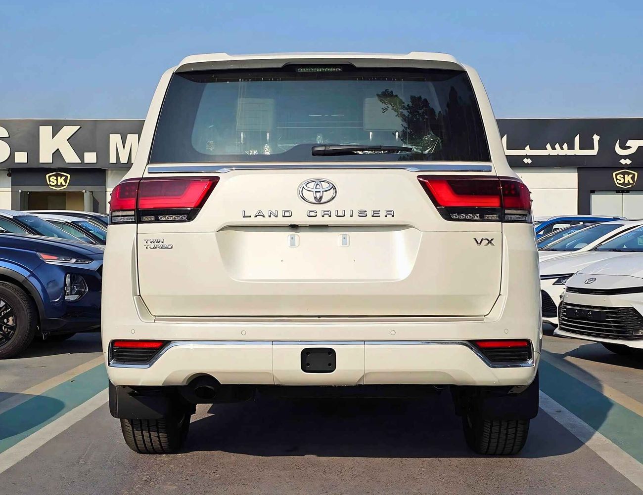 Toyota Land Cruiser VX TWIN TURBO / 3.5L V6 / JBL SPEAKERS / BIG DVD / FULL OPTION (CODE # 69037)