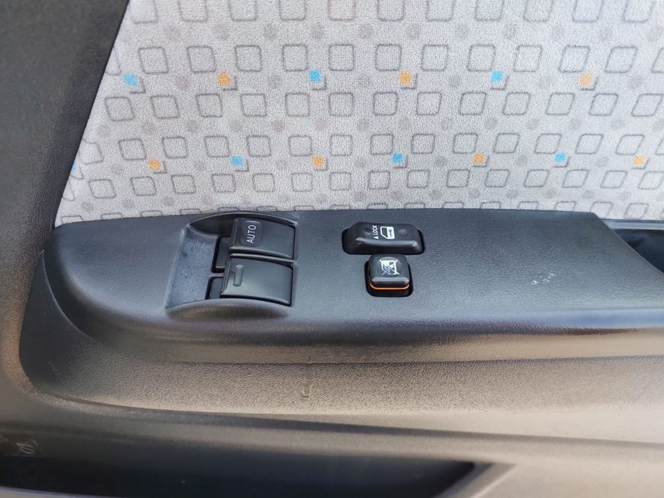 Toyota Hiace TOYOTA HIACE COMMUTER VAN RHD 2015 MODEL 2.7 L PETROL AUTOMATIC(PM07411)