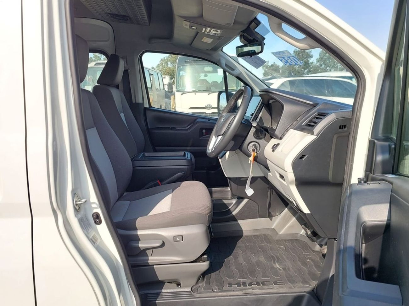 Toyota Hiace (RAMADAN OFFER) TOYOTA HIACE COMMUTER VAN RHD 2023 MODEL 2.8 L DIESEL AUTOMATIC(PM21193)