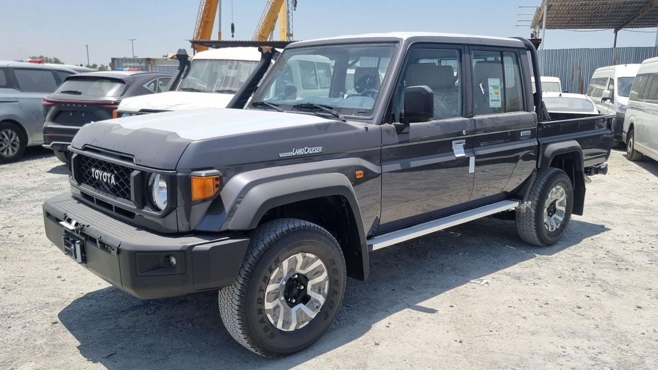 Toyota Land Cruiser Pick Up 4.0L V6 . 24-valve DOHC . VVT-i . DOHC. 16V . 5 Seater . 4 Door . Automatic . Four Wheel Drive