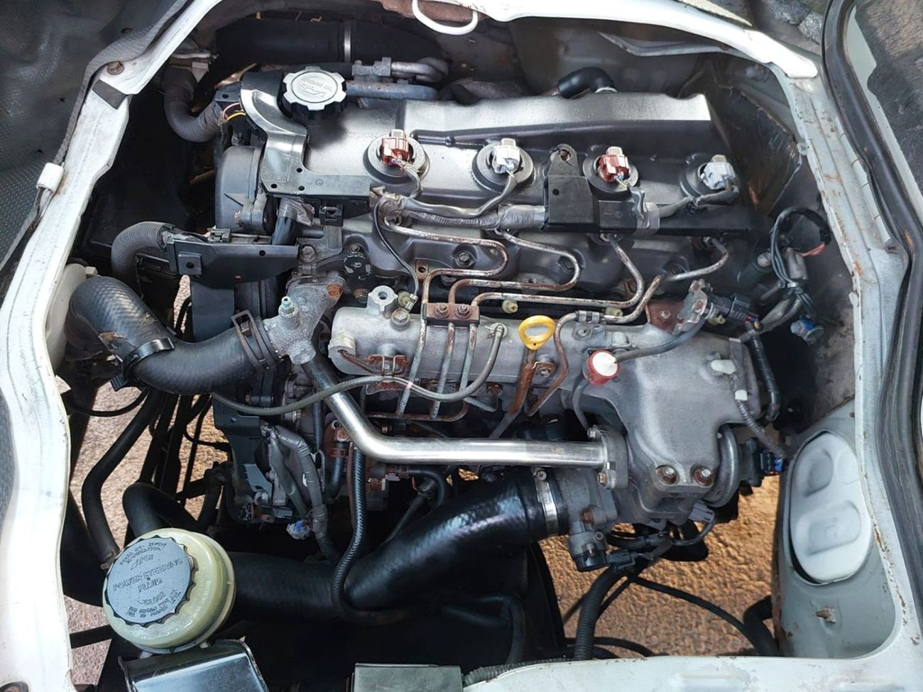 Toyota Hiace TOYOTA HIACE COMMUTER VAN RHD 2005 MODEL 2.5 L DIESEL MANUAL(PM07223)