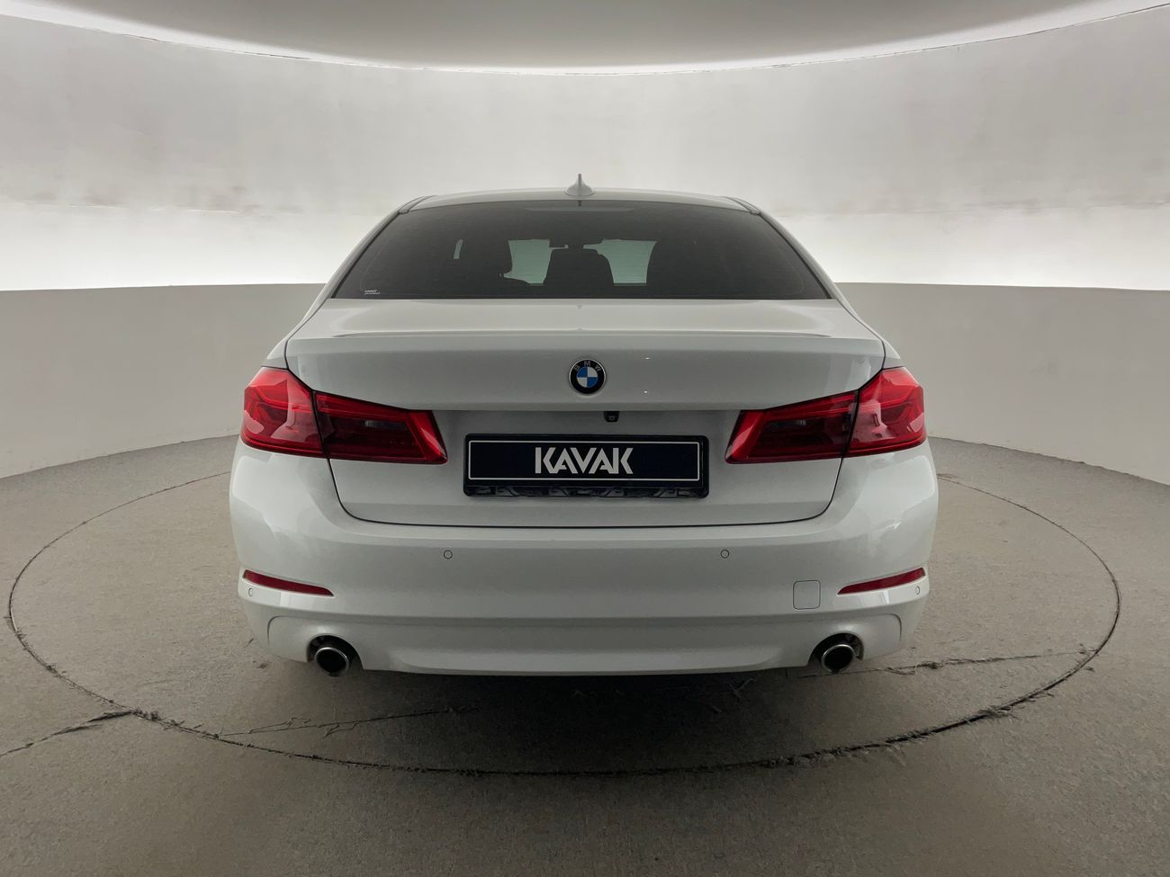 بي أم دبليو 520i Executive | شامل الضمان | 0 ﺪﻔﻋﺓ ﺃﻮﻟﻯ