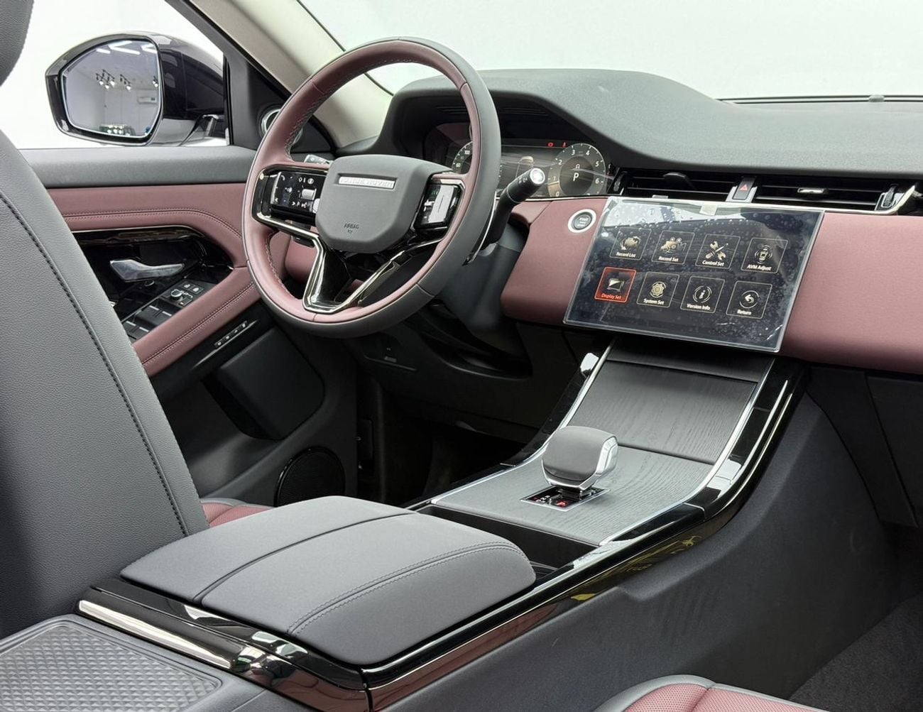 لاند روفر رانج روفر إيفوك DYNAMIC SE P250 P250 SE 2.0L 2025 Range Rover Evoque P250 Dynamic SE ,Warranty ,Brand New.