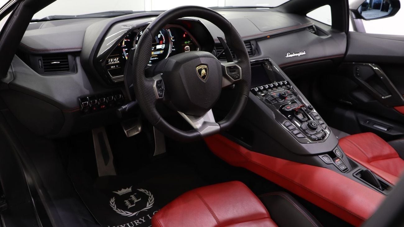 لامبورغيني أفينتادور ROADSTER