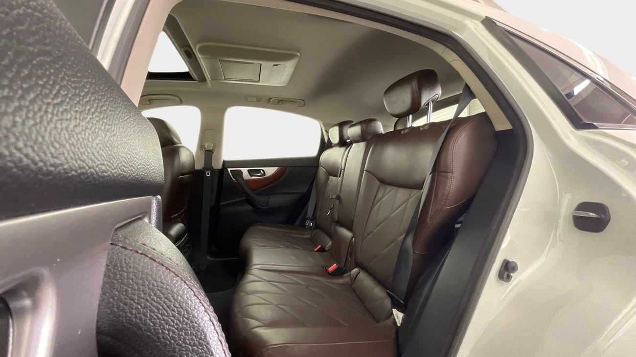 إنفينيتي QX70 Luxury / Luxe Sensory | upto AED 20,000 Ramadan Discount | شامل الضمان | 0 ﺪﻔﻋﺓ ﺃﻮﻟﻯ