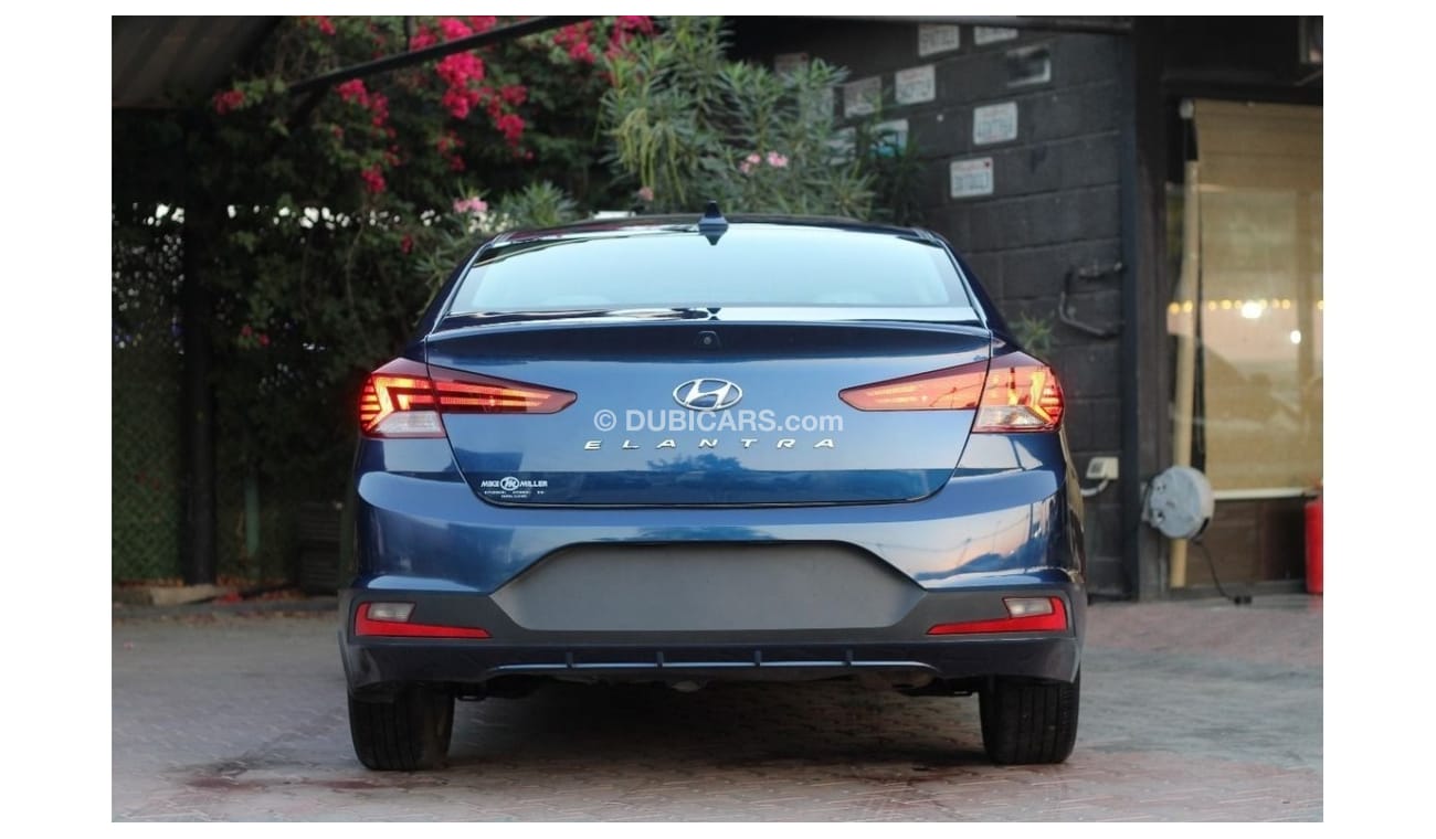 Hyundai Elantra Base