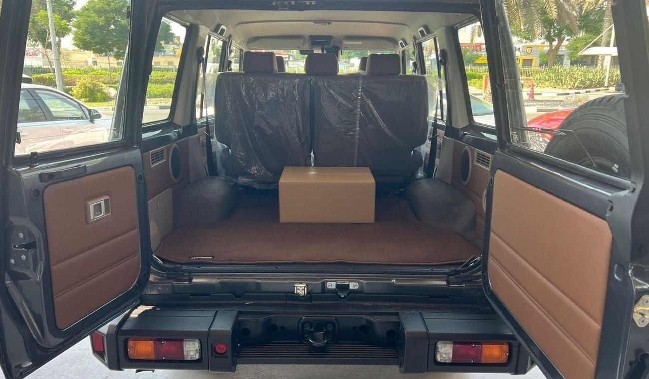 تويوتا لاند كروزر 70 Toyota Land Cruiser Hard Top 4.0L | 2024 | 0KM | GCC