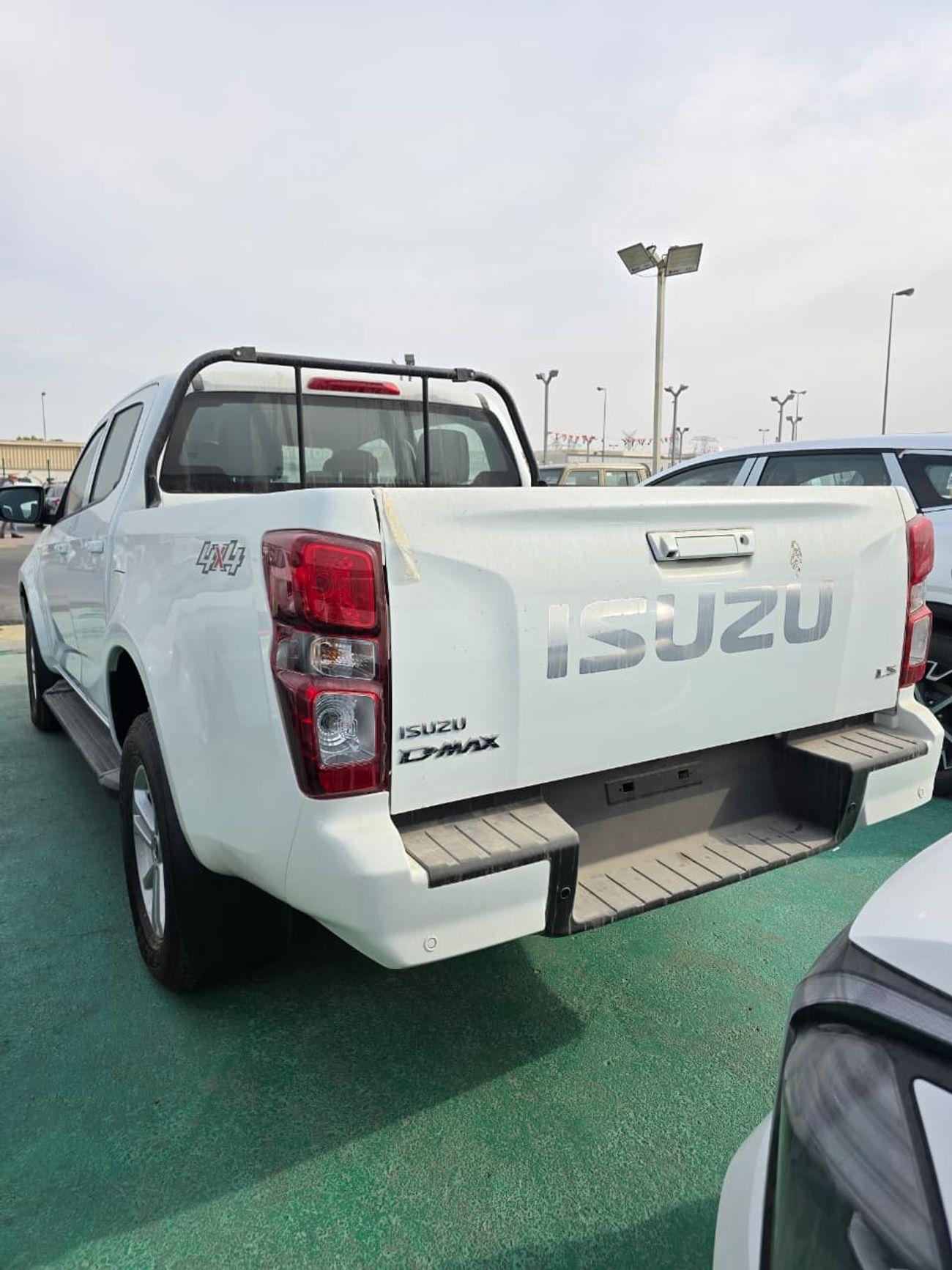 Isuzu DMax 3.0L Crew Cab 4WD LS (A/T)