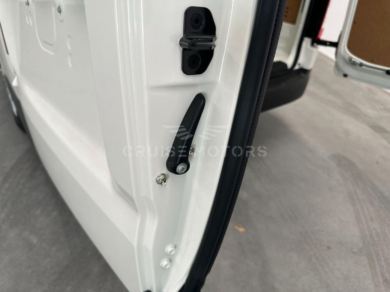 تويوتا هاياس RHD HiAce Cargo - HI ROOF - Dual Sliding door - 2.8L Turbo - Diesel - Automatic