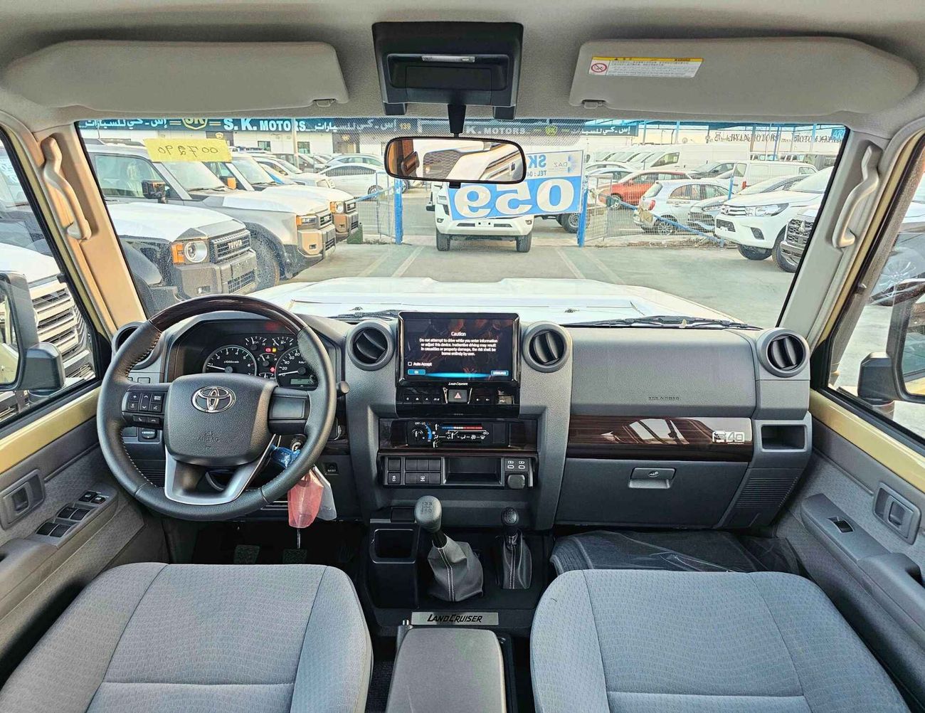 تويوتا لاند كروزر 70 LC76 / STD-HIGH OPTION / 4.0L PETROL V6 / M/T / WOOD / STEERING / WINCH SNORKEL (CODE # LC76)