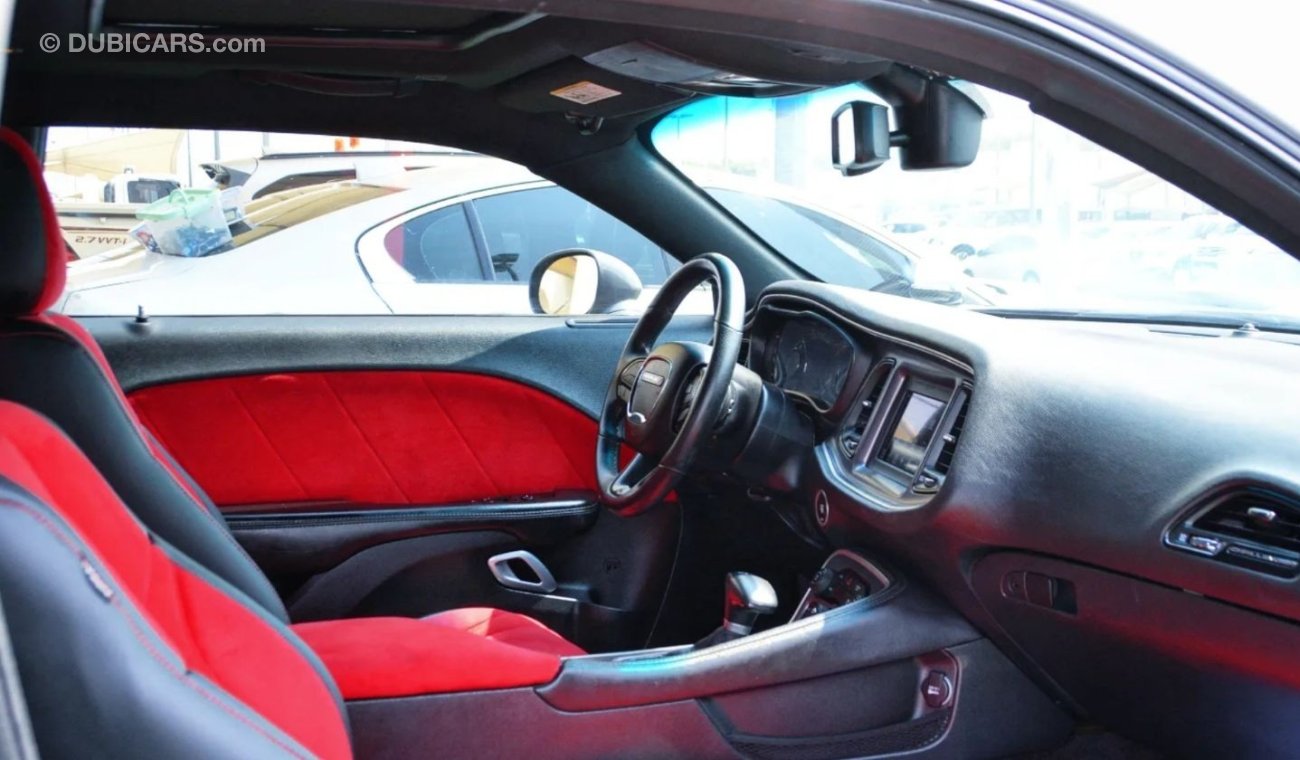 Dodge Challenger Challenger SXT V6 3.6L 2018/SunRooof/ Leather interior/Very Good Condetion