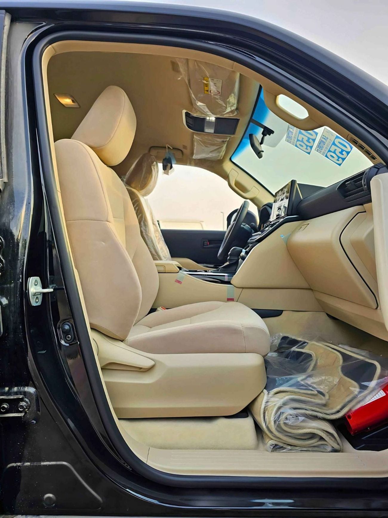 Toyota Land Cruiser GXR GX E1 TWIN TURBO || 3.3L DIESEL A/T / FABRIC SEATS / BIG DVD  (CODE # GX E1)