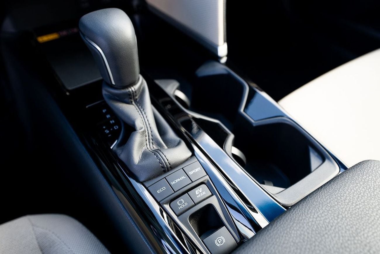 Toyota Camry LE Hybrid 2.5L 2026