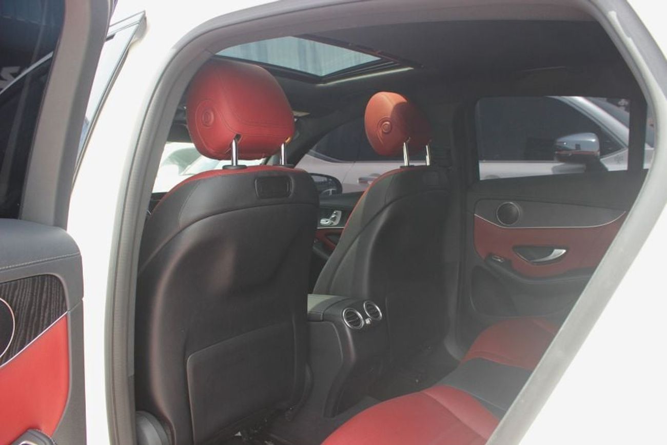 مرسيدس بنز GLC 250 4MATIC 2.0L