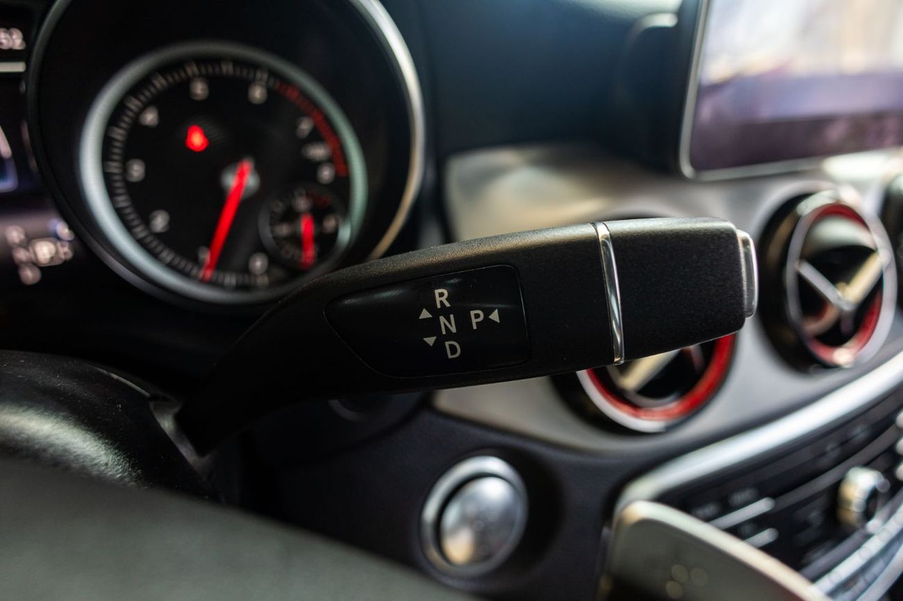 Mercedes-Benz CLA 250 Std 2.0L (224 HP)