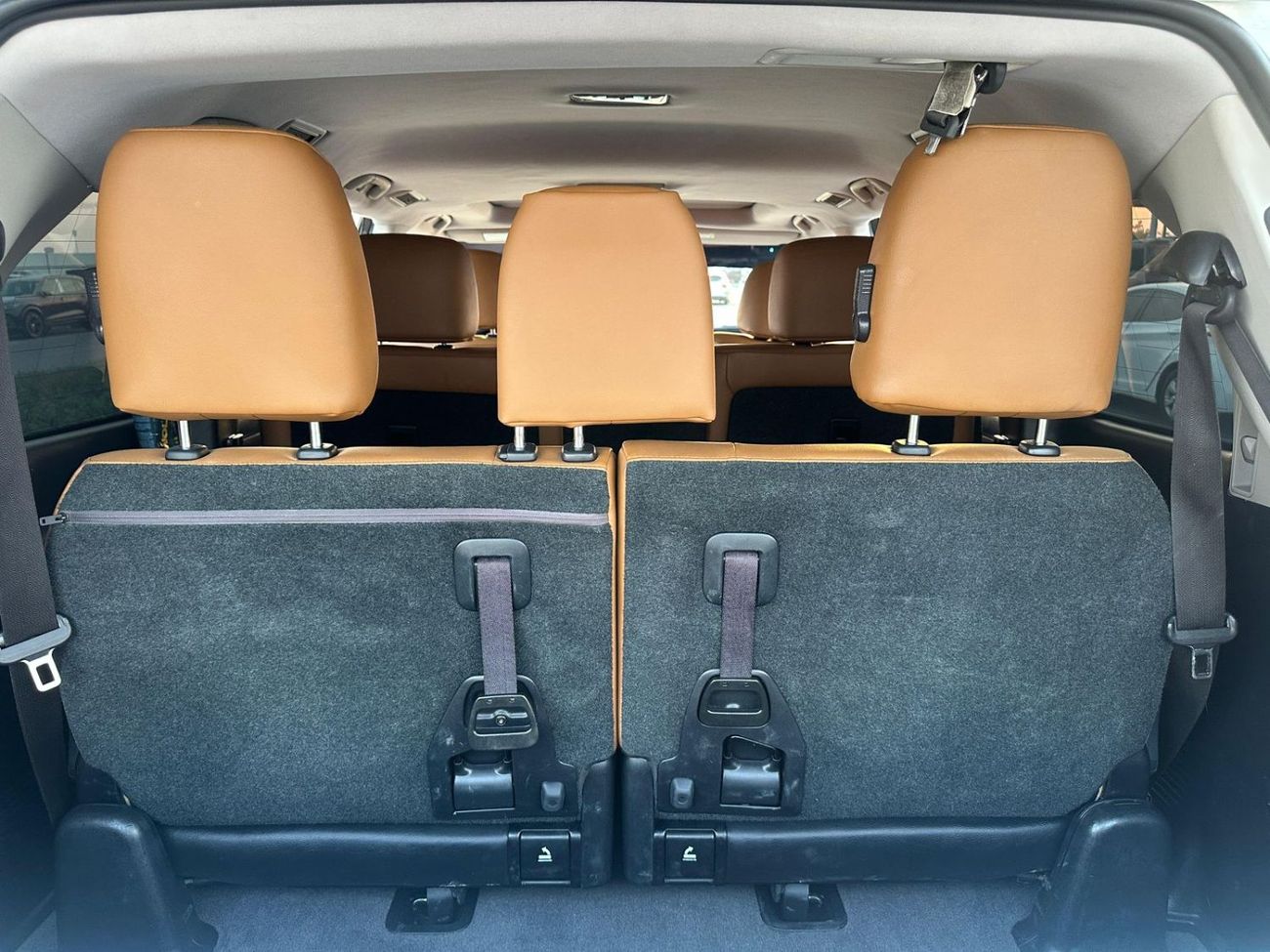 تويوتا لاند كروزر Toyota landcruise 2021Model Engine 4.0 v6 petrol GXR colour white Transmission Automatic Interior.Bl