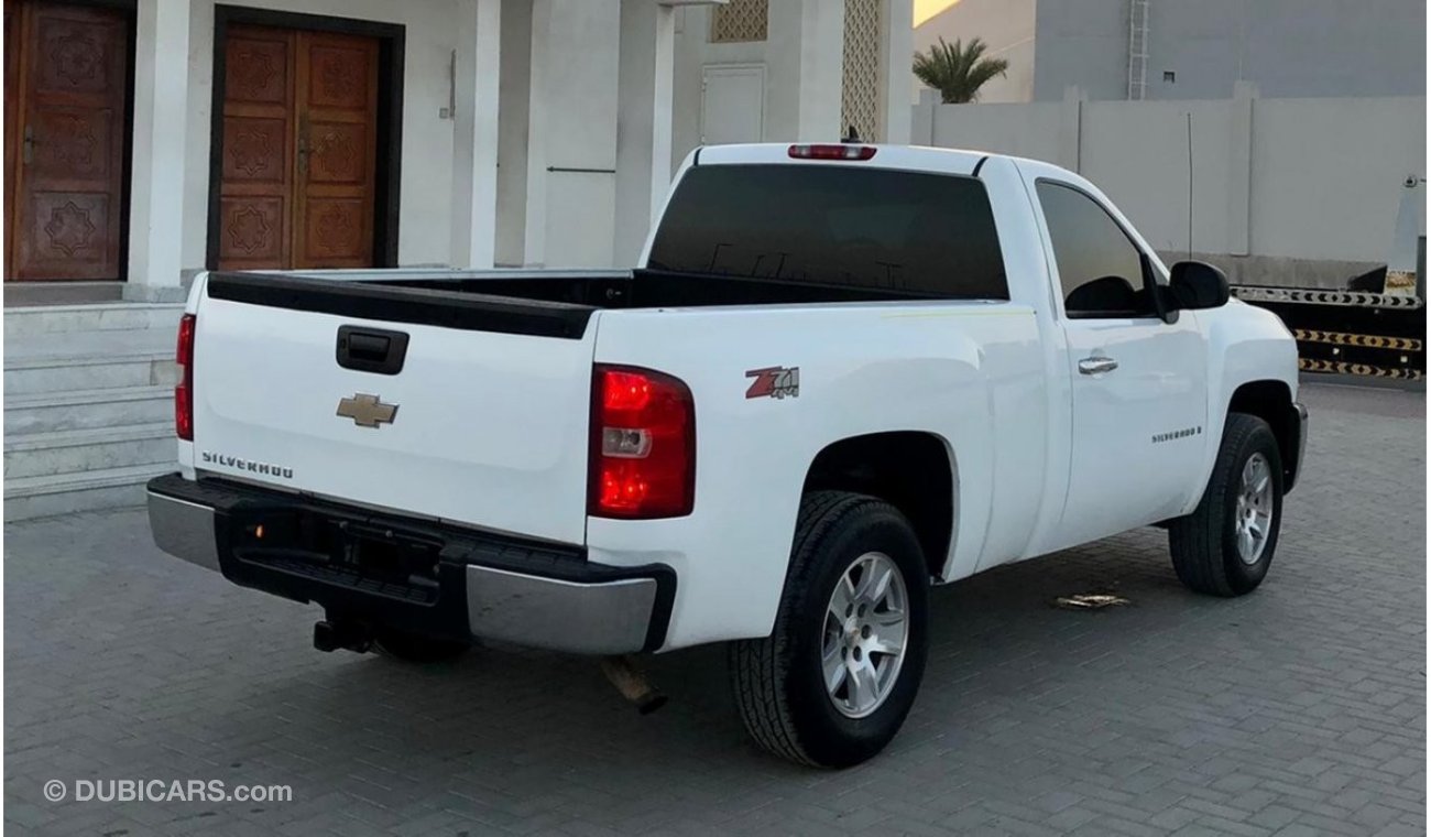 Chevrolet Silverado Coverlet  sILVERADO | US | V8 | IN VERY GOOD CONDITION