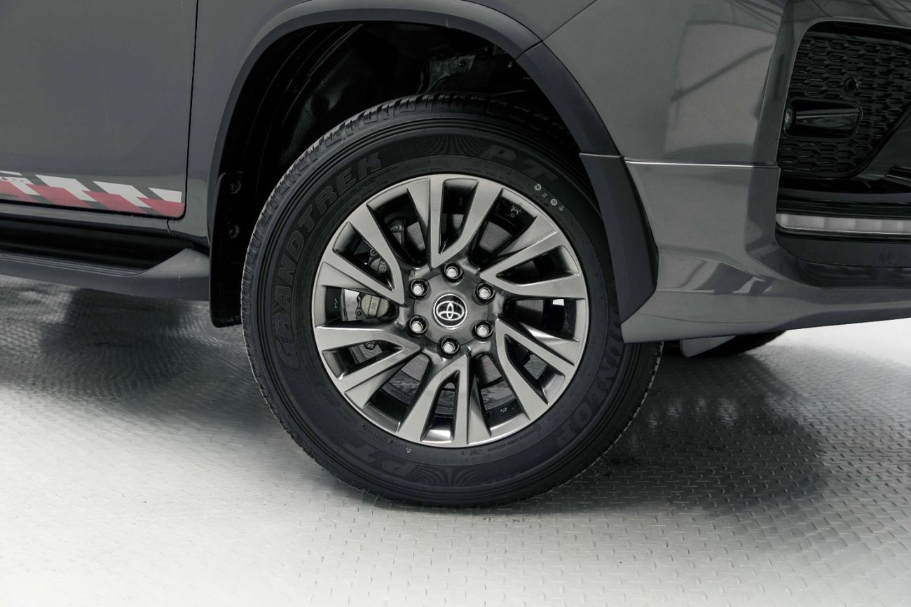 تويوتا فورتونر 4.0L Grey Metallic Inside Black | Export Only