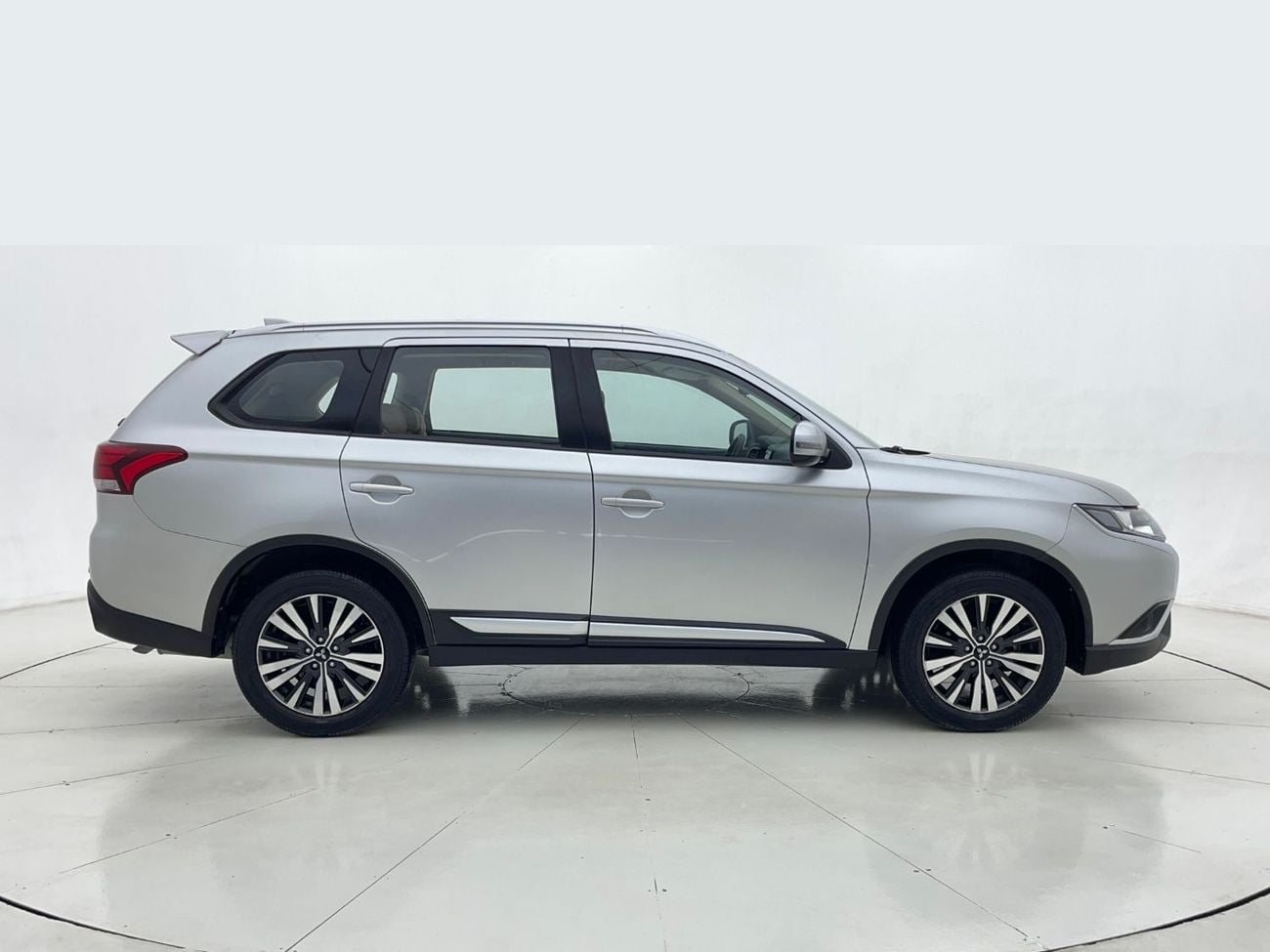 ميتسوبيشي آوتلاندر 2.4L 2023 | 0 DP | 955/Month | 30 Day Return | Service History