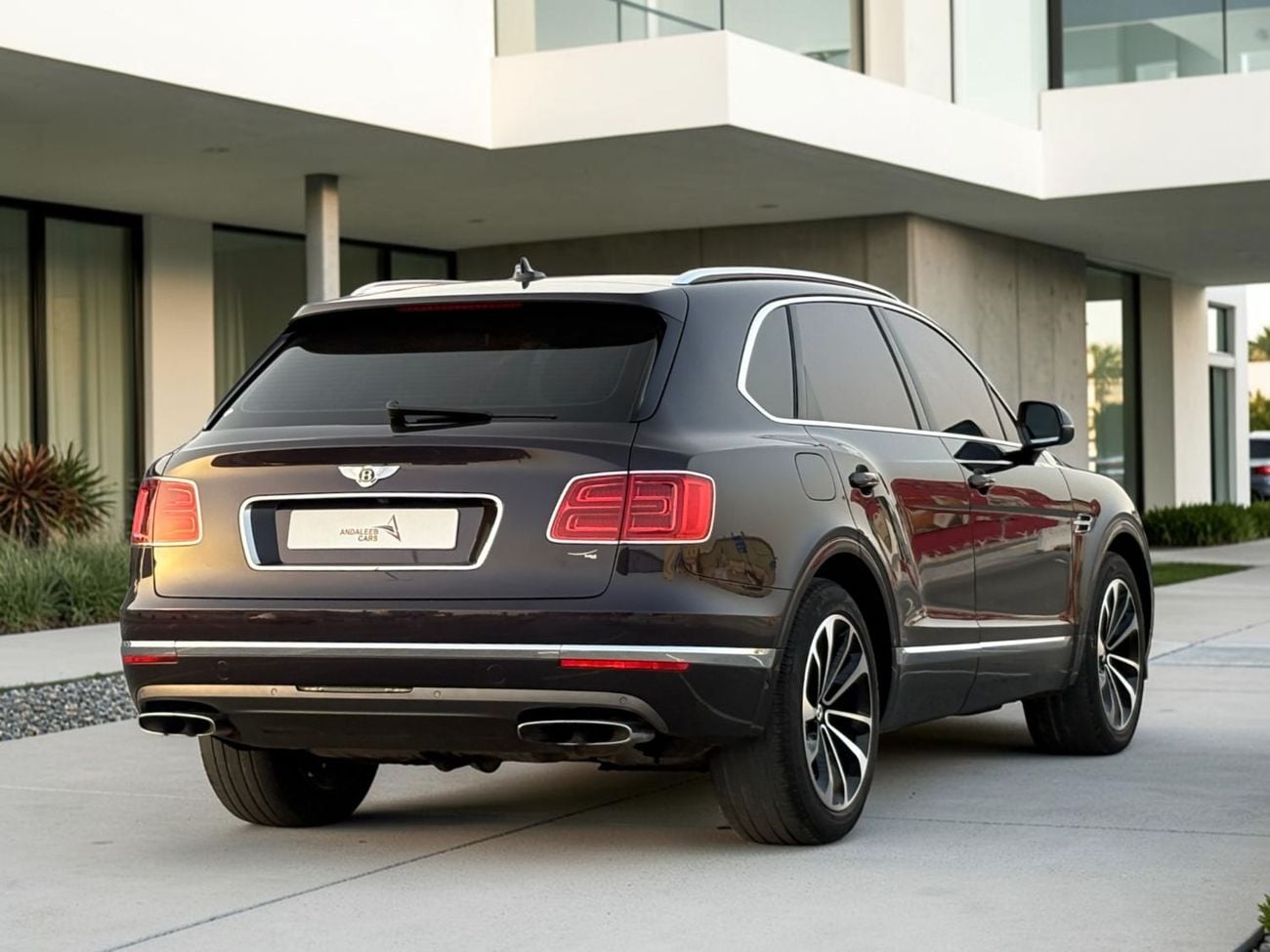 بنتلي بينتايجا AED 3,990 P.M | 0% DOWN PAYMENT | BENTLEY BENTAYGA | 6.0L W12 | 2017 | GCC SPECS