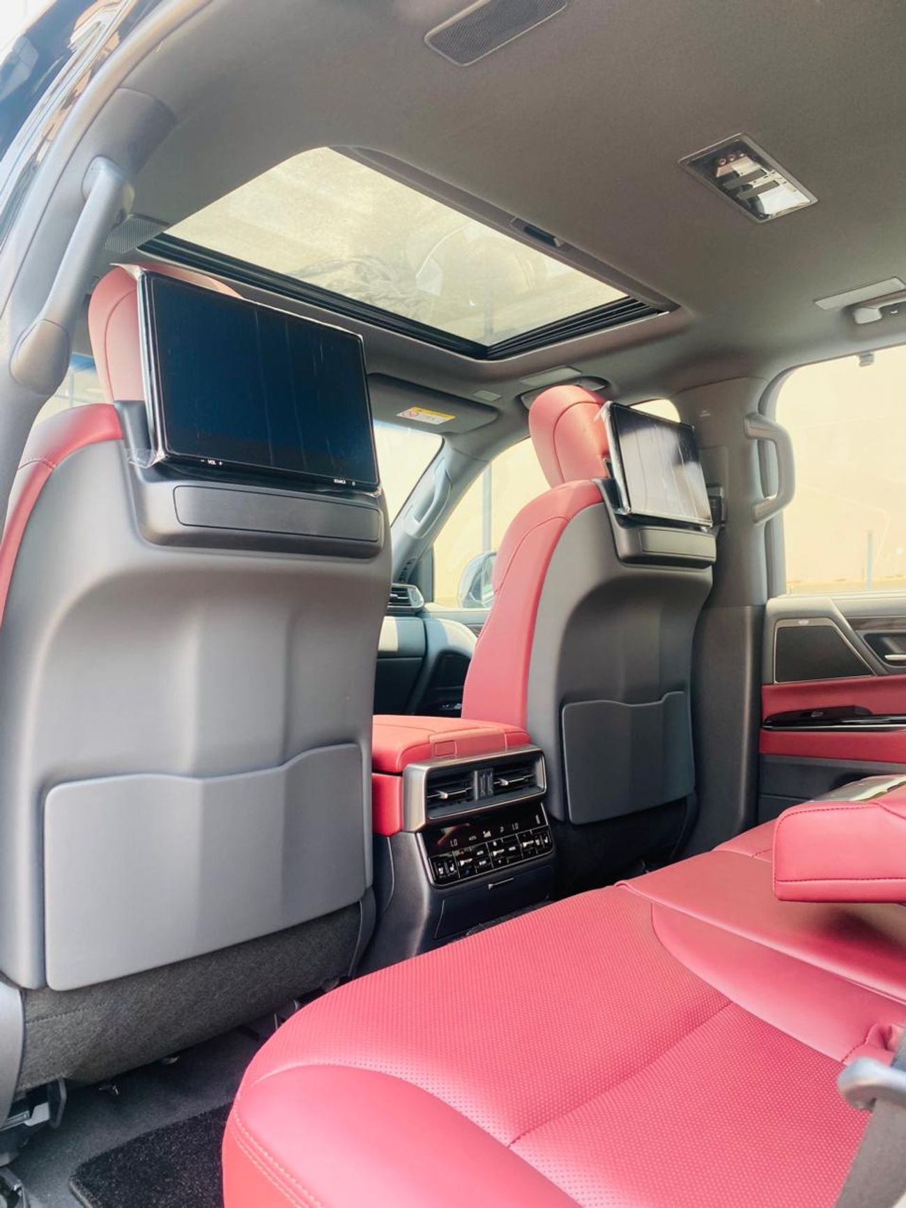 لكزس LX 700h Signature