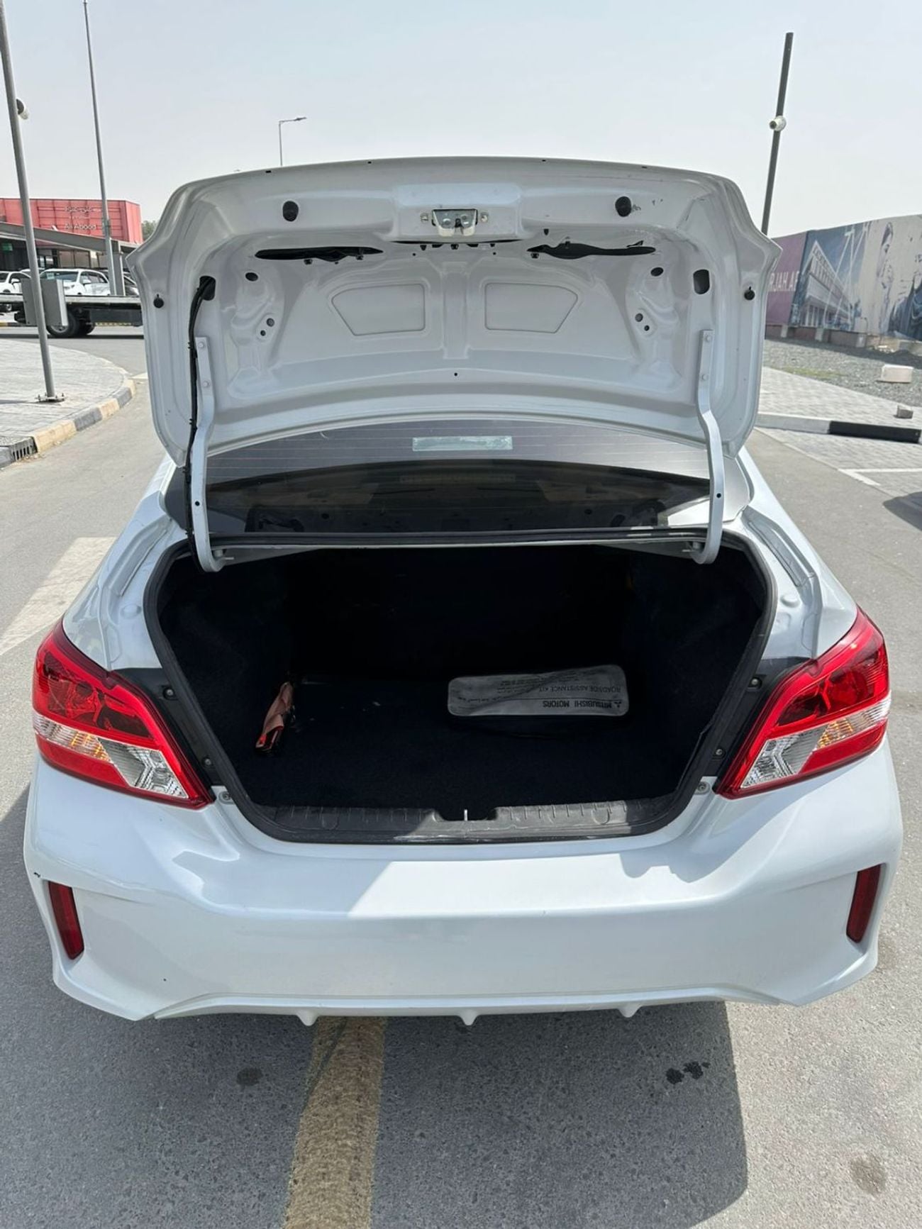 ميتسوبيشي اتراج GLX Base 1.2L