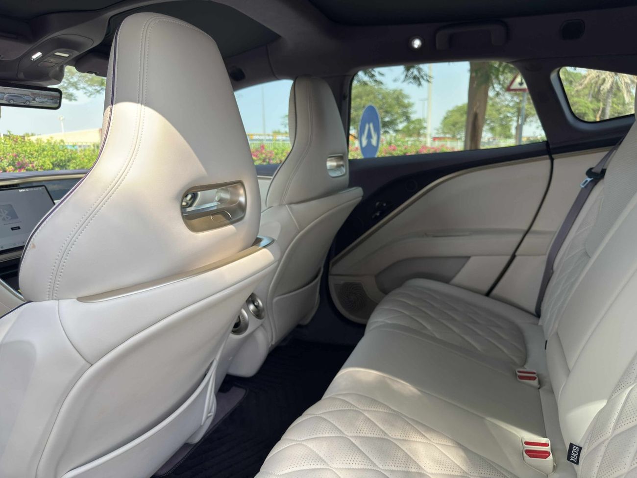 أفاتر 11 Premium AWD