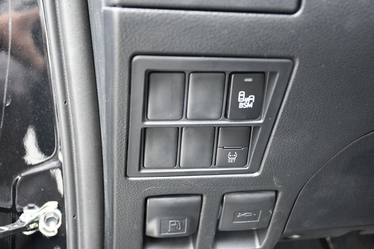 تويوتا هيلوكس 2.7L V4 Automatic with BSM Full option (Ready Stock)