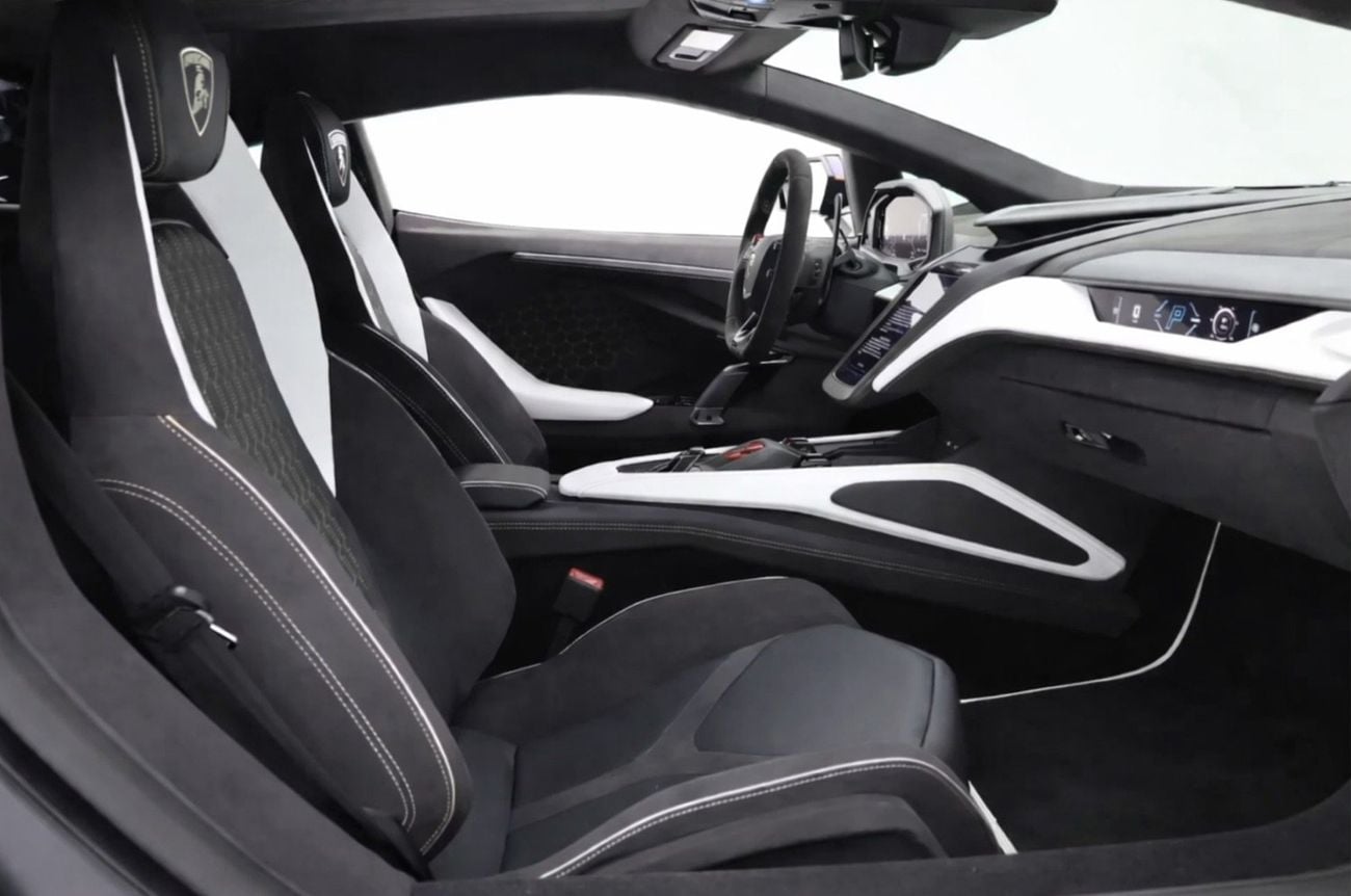 Lamborghini Revuelto