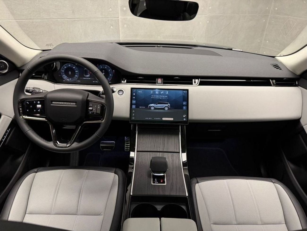 Land Rover Range Rover Evoque Dynamic SE | 2025 | Brand New | GCC Specs | AlTayer Warranty | Full Options