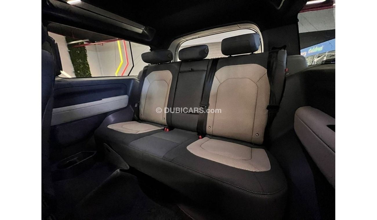 Land Rover Defender Defender 90 X-Dynamic P300 /V4 / 2023 /3 Year warranty and service contract