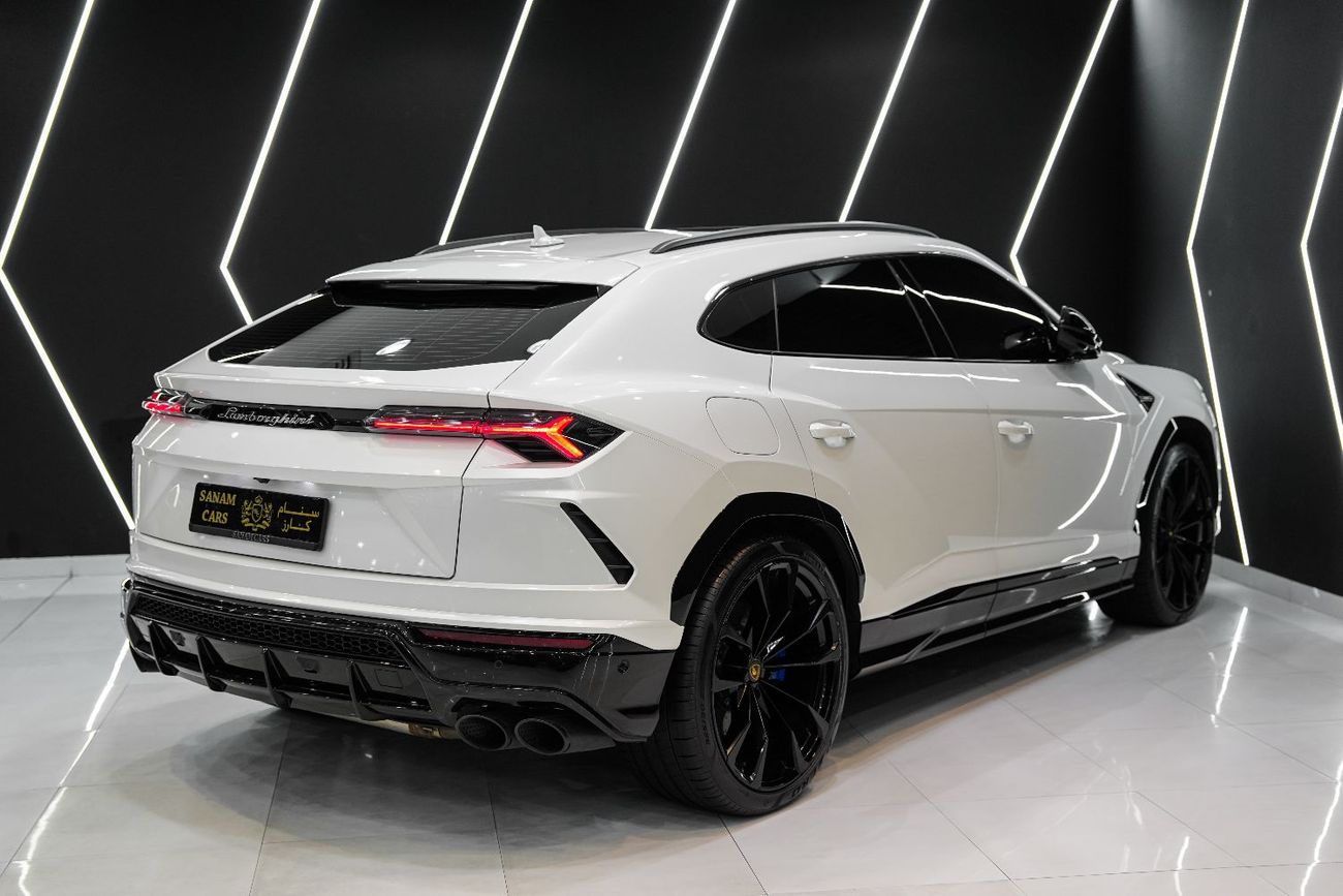 Lamborghini Urus Carbon Interior, Panoramic Roof, Two-Tone Interior, Lamborghini Warranty!!