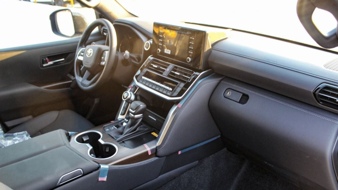 Toyota Land Cruiser TOYOTA LC300 4.0L VX V6 CHROME PACK P SEAT AT (Export Only)