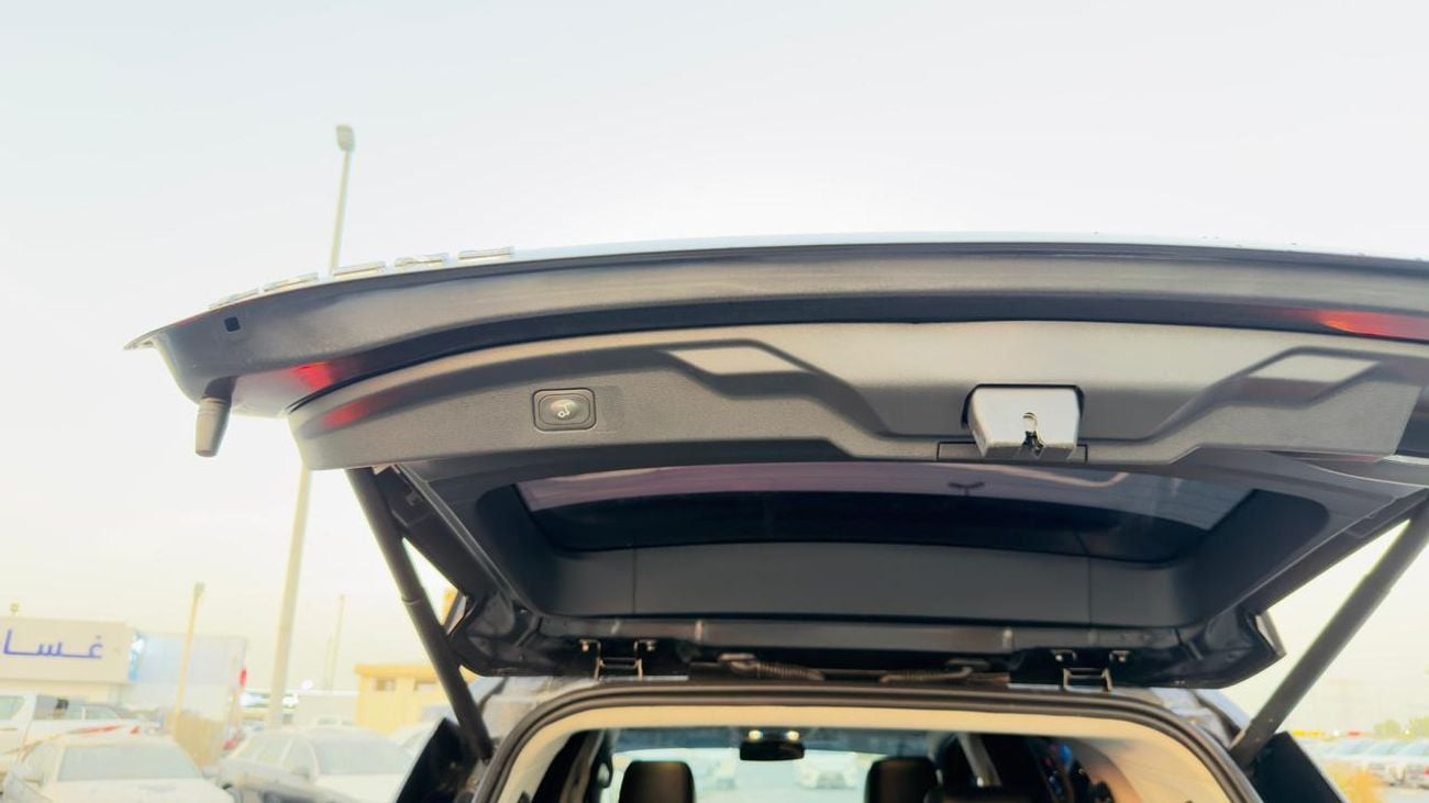 Ford Everest TREND | POWER BACK DOOR | PUSH START | 2.0L DIESEL | BACK CAMERA | DUAL CLIMATE CONTROL | AUTO | RHD