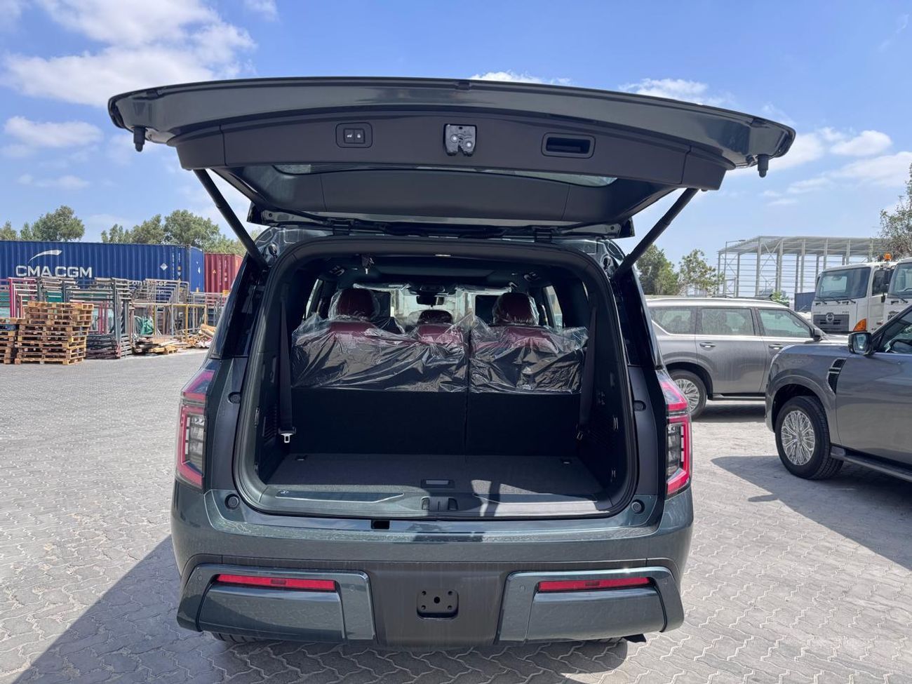 Nissan Patrol SE PLATINUM 3.8L V6 (Ext _GREYISH GREEN Inter_BURGUNDY)