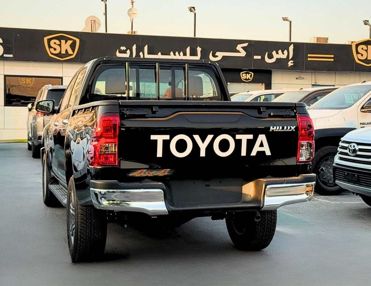 تويوتا هيلوكس GLX DOUBLE CABIN || 2.7L PETROL A/T 4WD / MANUAL AC / FR&RR CHROME BUMPERS WITH HUK (CODE # HPAME)
