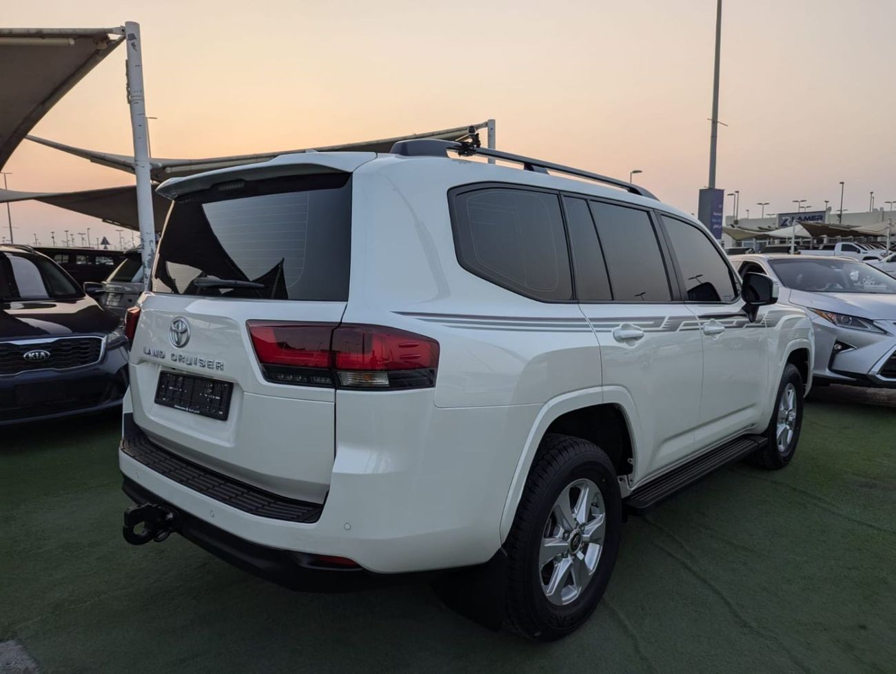 Toyota Land Cruiser GXR 4.0L Toyota land Cruiser 2023 GXR V6 4.0L clean car without accident without paint available in