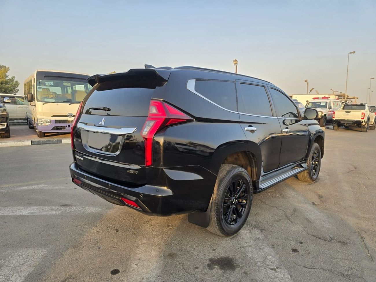 Mitsubishi Pajero 2022 MITSUBISHI PAJERO SUV RHD 2.4 L DIESEL AUTOMATIC (PM06834)