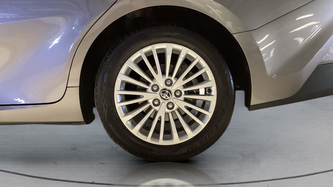 تويوتا كامري 2.5 HEV XLE E-CVT | شامل الضمان | 0 ﺪﻔﻋﺓ ﺃﻮﻟﻯ