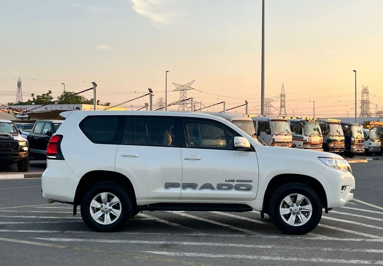 Toyota Prado 2021  Toyota Prado TX 2.7L V4 - AWD 4x4 - GCC - Rear Camera  - Accident Free - 7 Seater