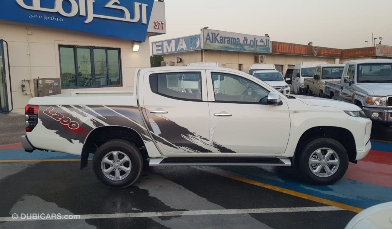 Mitsubishi L200 2.4 Diesel 4WD M/T Chrome package