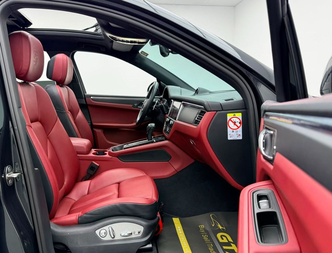 Porsche Macan STD 2023 Porsche Macan, Warranty, Full Service History, Fully Loaded, Excellent Condition, GCC
