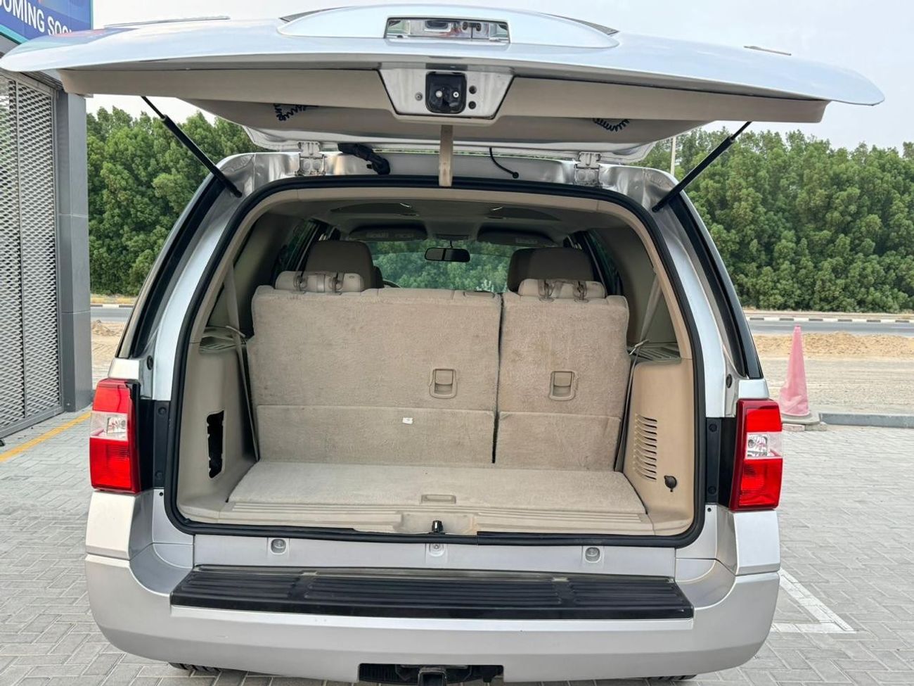 Ford Expedition XLT In excellent condition and requires no expenses