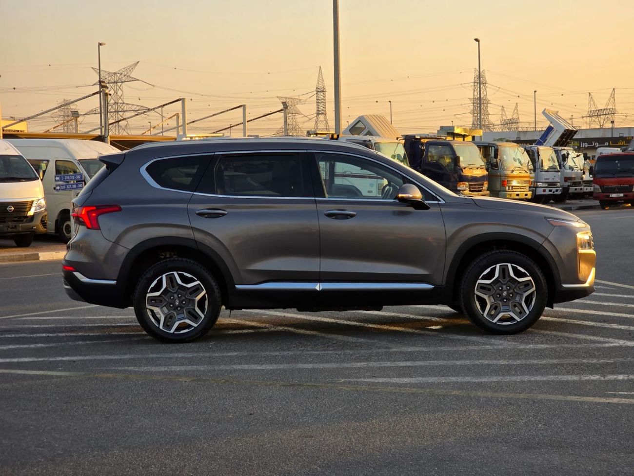 Hyundai Santa Fe limited 1.6T hybrid engine Panoramic roof and 360 camera