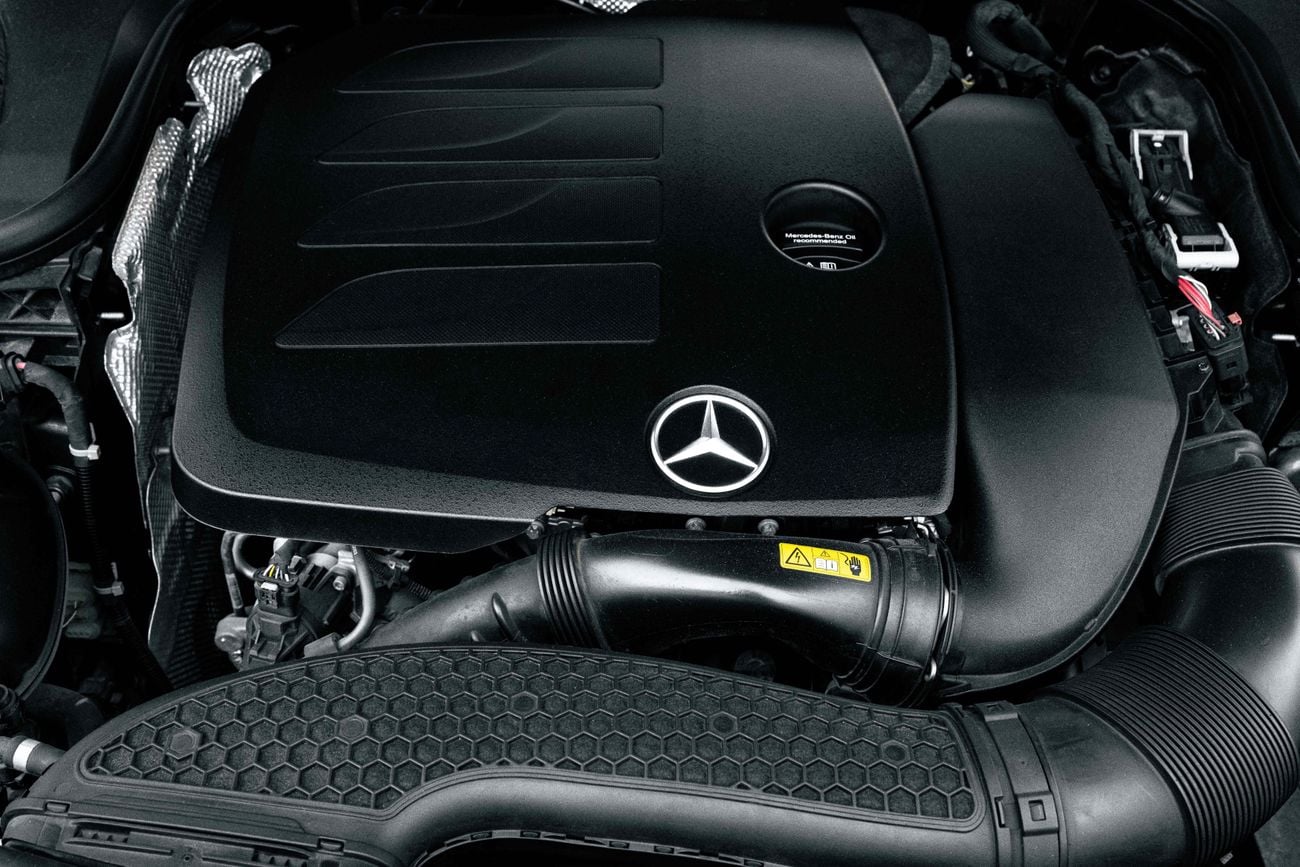 Mercedes-Benz E300 E300 | 3,917 P.M | 0% Downpayment | LOW KM | IMMACULATE!