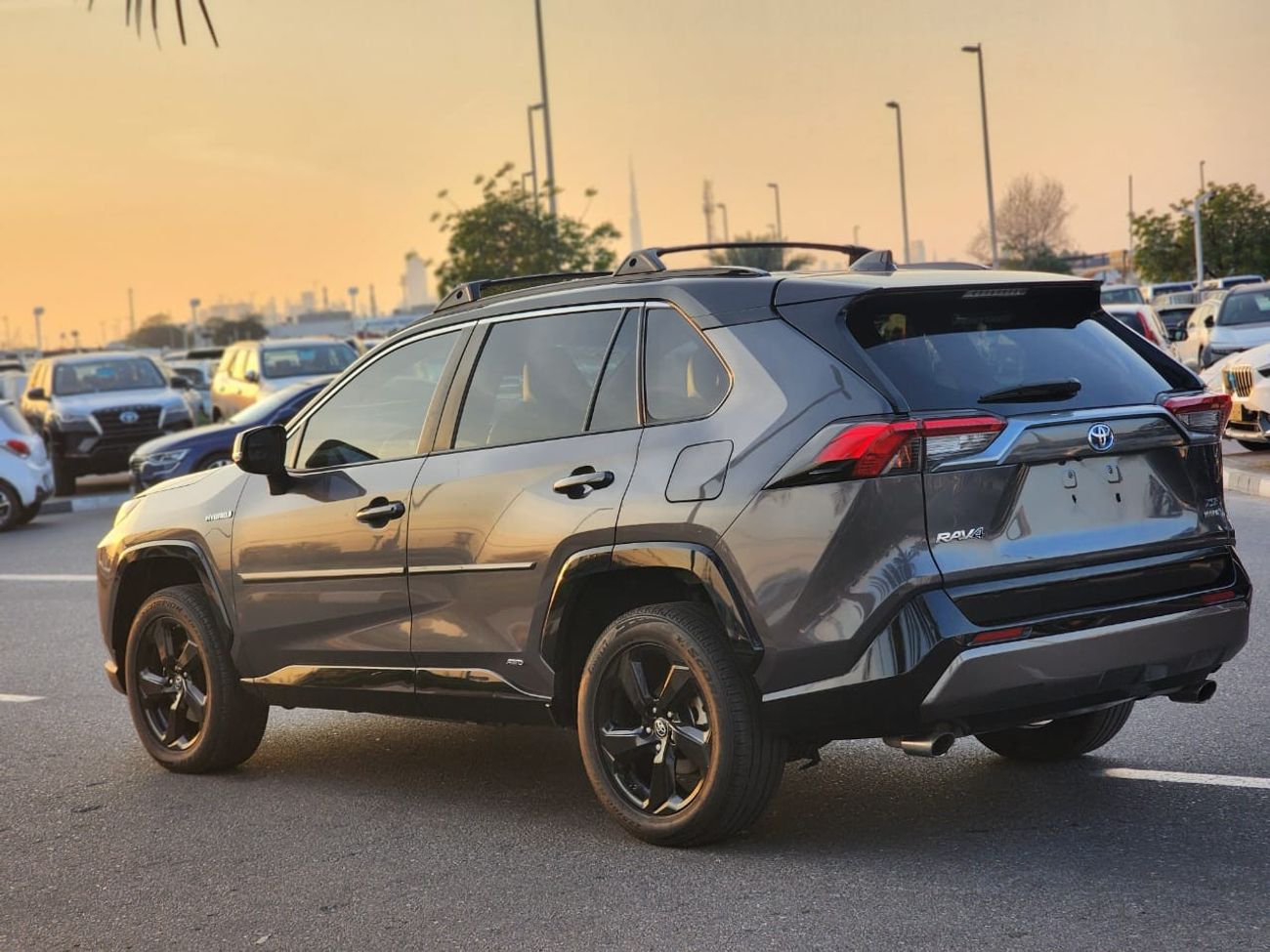 Toyota RAV4 XLE RAV4 XSE HYBRID FULL OPTION