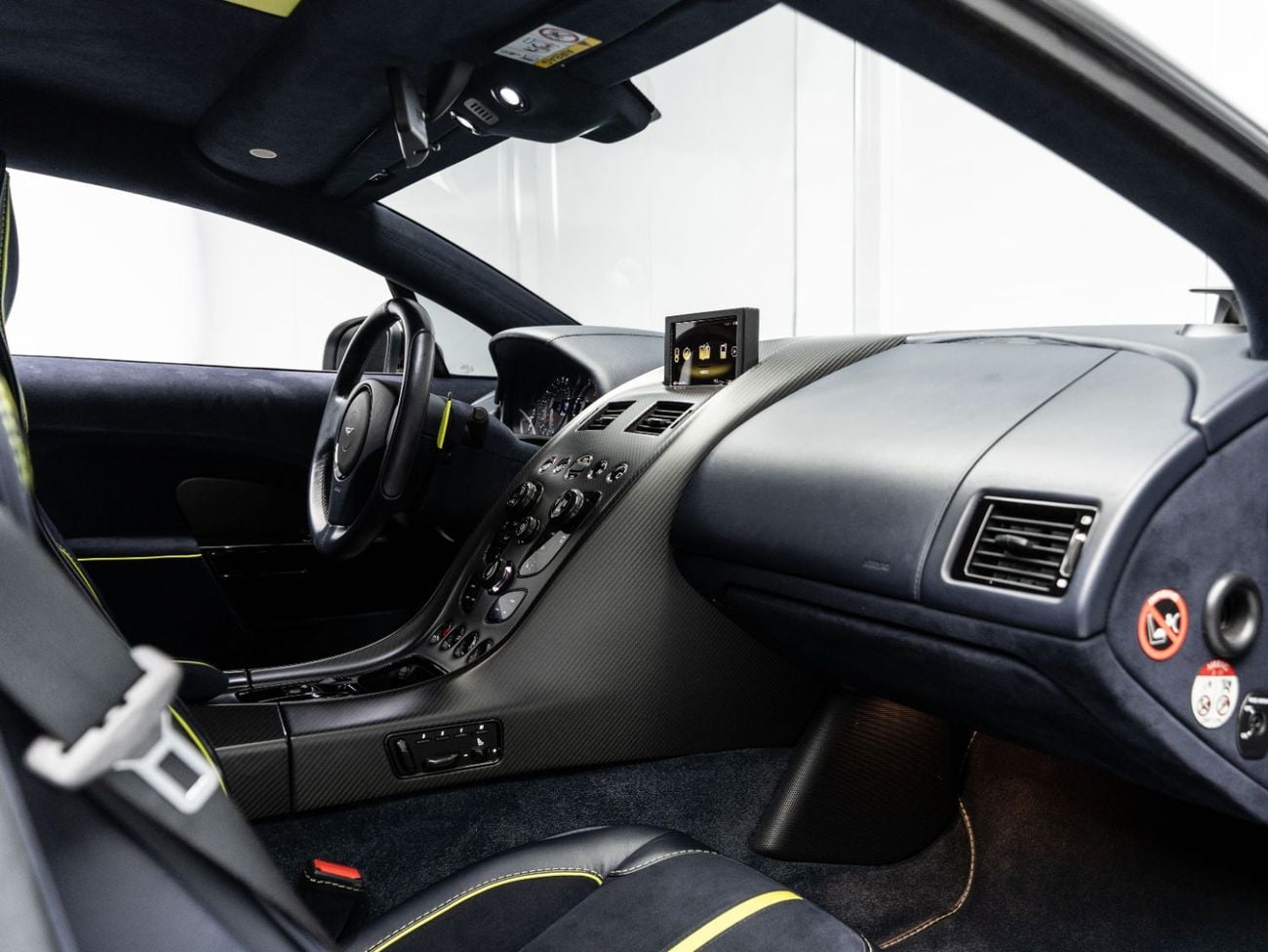أستون مارتن رابيد AMR