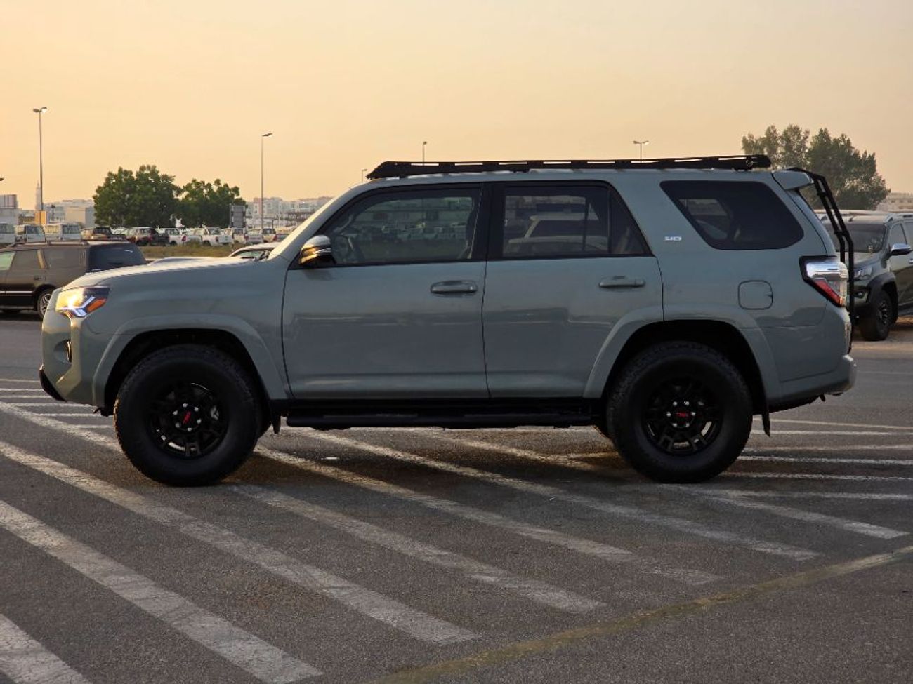 تويوتا Runner4 2022 Model Full option sunroof, 360 camera, 7 seater and 4x4